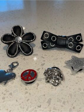 CROCS Black Flower & Bow Charm Pack with Red Peace Sign